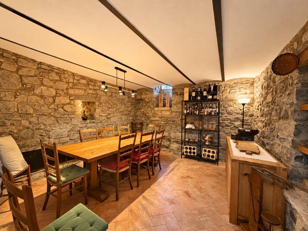 GRAZIOSA CASA RUSTICA NEL CUORE DI BRÉ 8