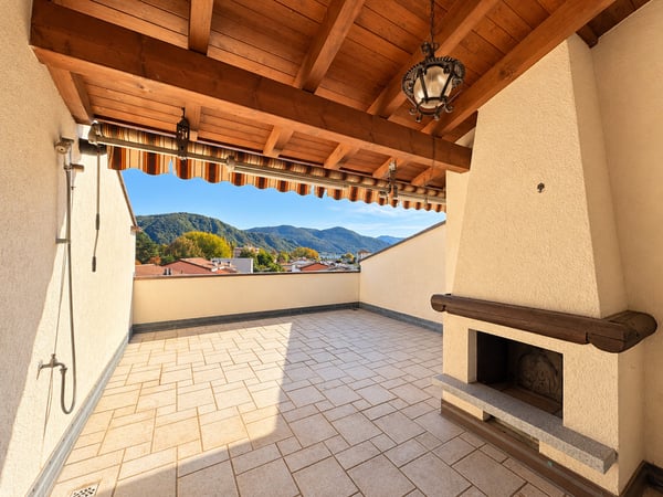 APPARTAMENTO 4.5 LOCALI CON AMPIA TERRAZZA E PARZIALE VISTA LAGO 2