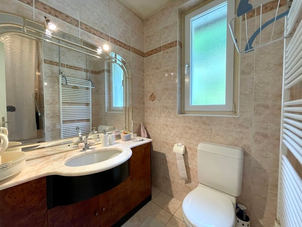 CASA CON DUE APPARTAMENTI 8