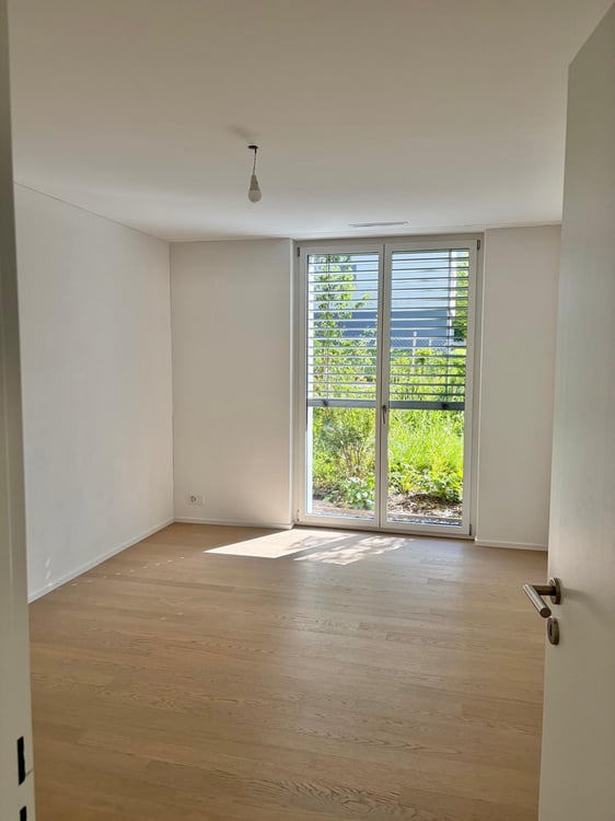Modern mit Gartensitzplatz 12