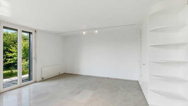 Einfamilienhaus an sonniger Lage mit grosszügigem Garten und Pool 7