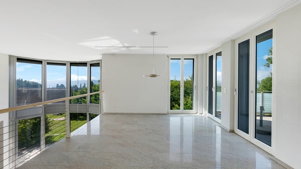 Einfamilienhaus an sonniger Lage mit grosszügigem Garten und Pool 8