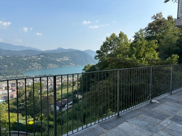 Elegante villa ticinese 5.5 locali con vista panoramica a Gaggio di Bioggio 3