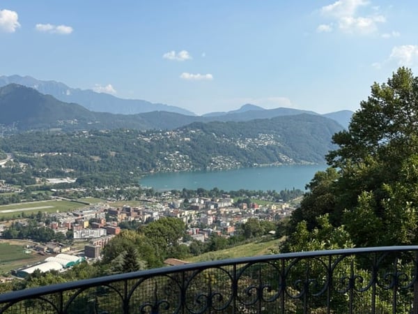 Elegante villa ticinese 5.5 locali con vista panoramica a Gaggio di Bioggio 2