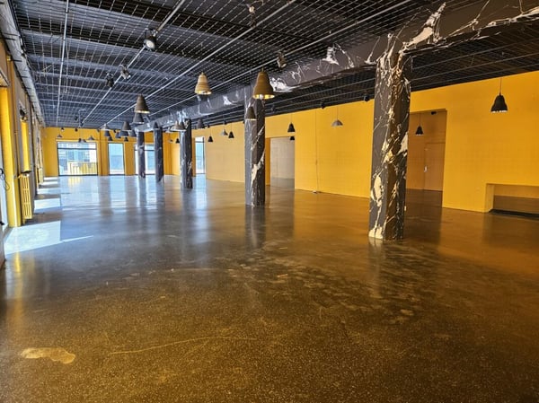 Arcade commerciale, 700m2, centre-ville, flux piéton important 1