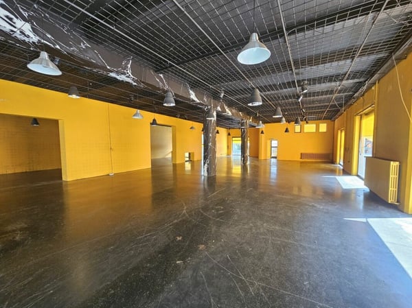 Arcade commerciale, 700m2, centre-ville, flux piéton important 5