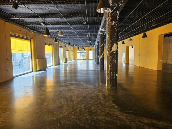 Arcade commerciale, 700m2, centre-ville, flux piéton important 4