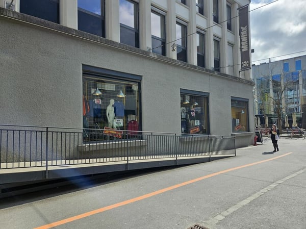 Arcade commerciale, 700m2, centre-ville, flux piéton important 9