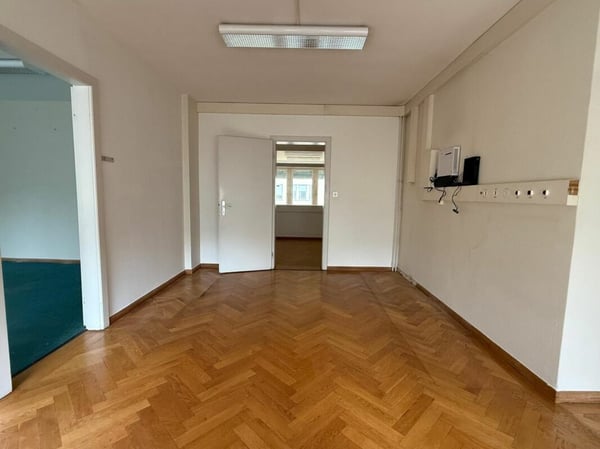 Bureau de 130 m2 à louer à côté de la gare 4