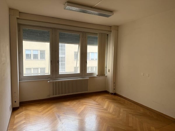 Bureau de 130 m2 à louer à côté de la gare 5