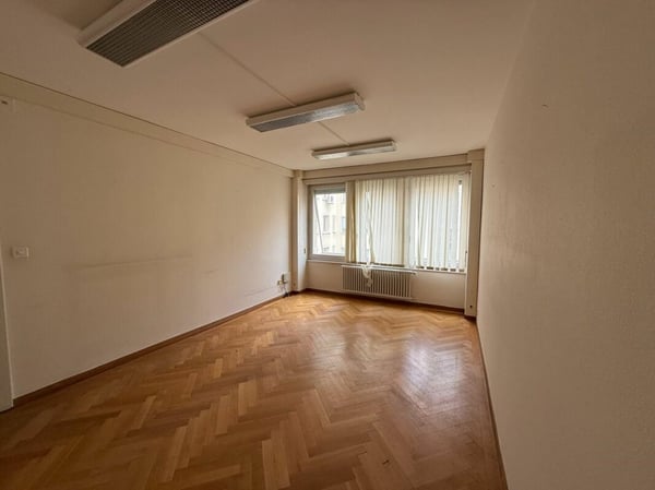 Bureau de 130 m2 à louer à côté de la gare 3