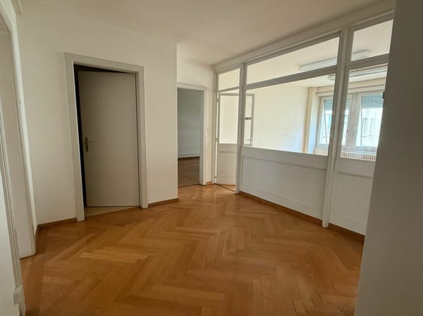 Bureau de 130 m2 à louer à côté de la gare 1