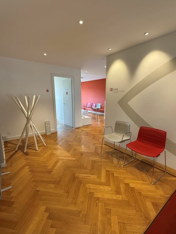 Cabinet médical/Bureau de 290 m2 2