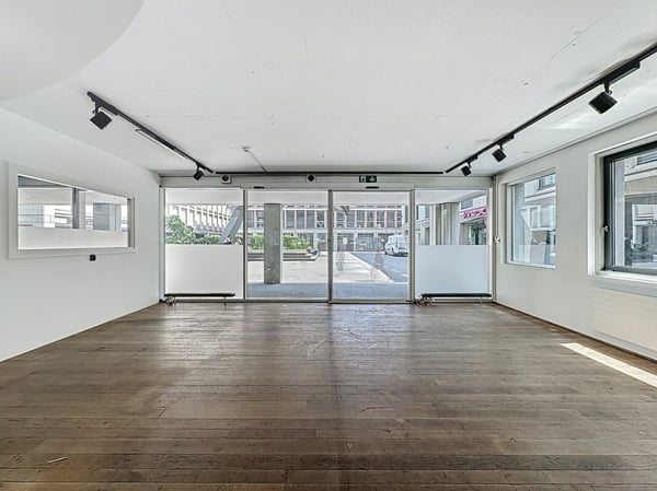 Magnifique arcade commerciale, 490m2, Quartier du Flon 2