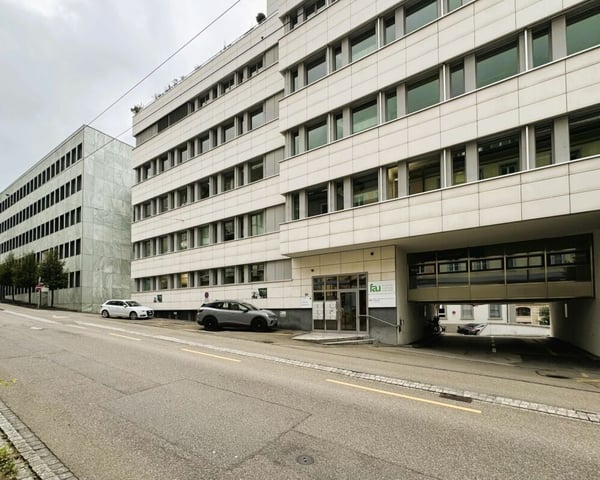 Grosszügiger, heller Büroraum im 4. OG 8