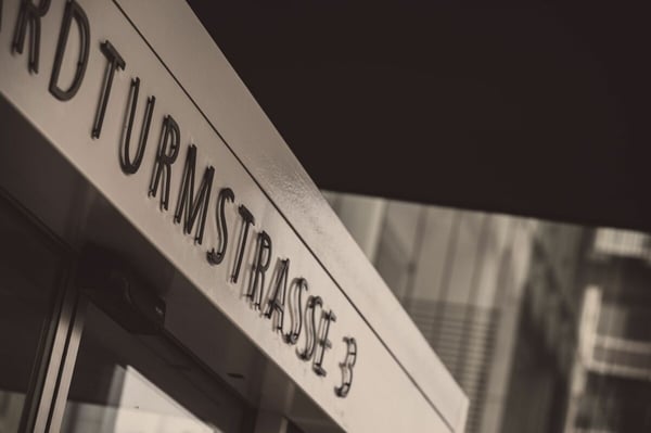 Entdecken Sie unser ikonisches Bürohochhaus 8