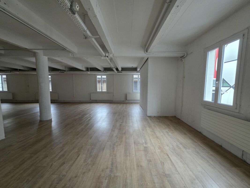 Bureau de 163 m2 dans le Quartier du Flon