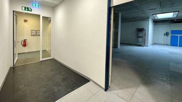 EG-Mietfläche mit Oblicht und anmietbare Lager 4