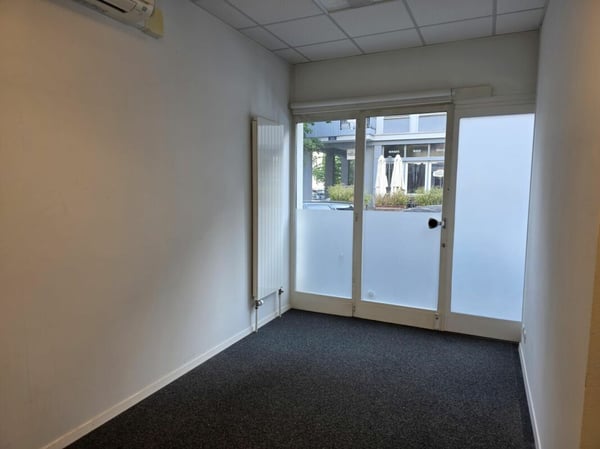 Bureaux 110m2 en RDC, quartier des Eaux Vives 7