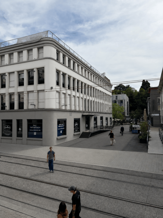 Arcade commerciale au coeur du Flon - 111m2 11