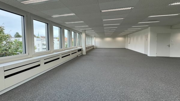 Inspirierendes Büro mit Sicht ins Grüne 3