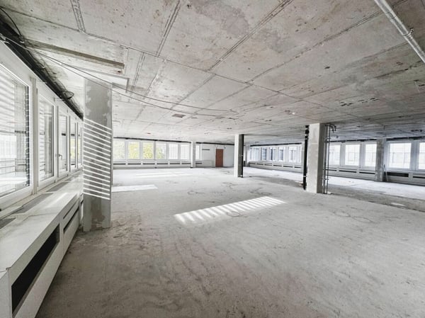 Lichtdurchflutetes Büro? Wir haben es. 2