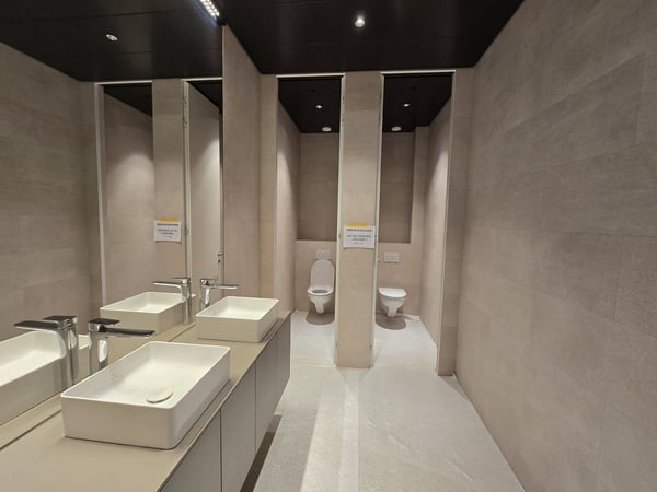 LA LAC TOWER : 3 luxueux bureaux neuf et 3 dépôts à vendre 12