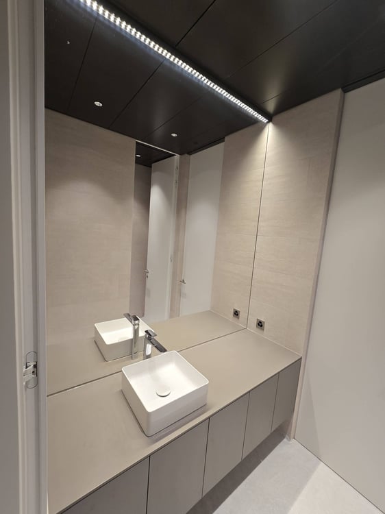 LA LAC TOWER : 3 luxueux bureaux neuf et 3 dépôts à vendre 7