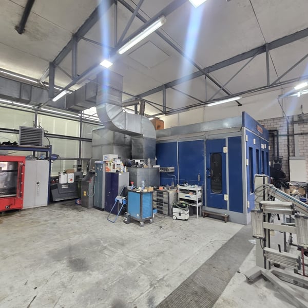 Nur das Inventar Autowerkstatt zu verkaufen/Liegenschaft mitte pro Monat 3650.- CHF 3