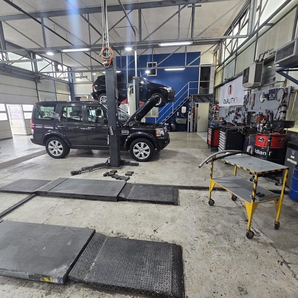 Nur das Inventar Autowerkstatt zu verkaufen/Liegenschaft mitte pro Monat 3650.- CHF 7