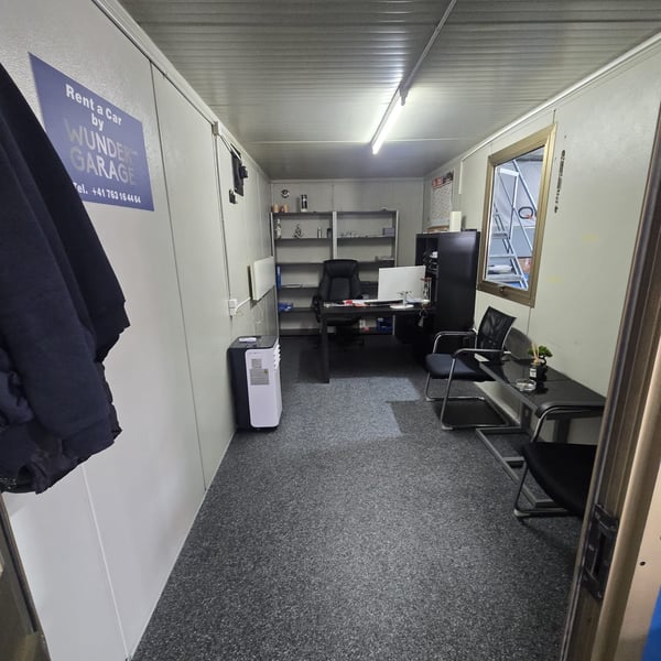 Nur das Inventar Autowerkstatt zu verkaufen/Liegenschaft mitte pro Monat 3650.- CHF 6