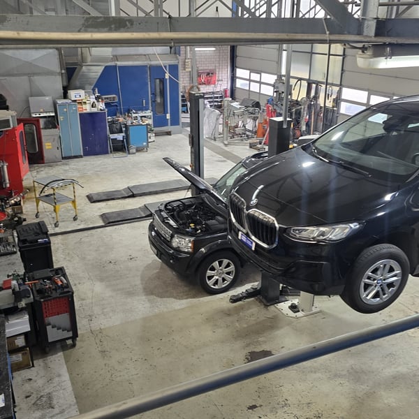 Nur das Inventar Autowerkstatt zu verkaufen/Liegenschaft mitte pro Monat 3650.- CHF 4