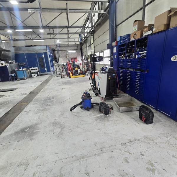 Nur das Inventar Autowerkstatt zu verkaufen/Liegenschaft mitte pro Monat 3650.- CHF 2