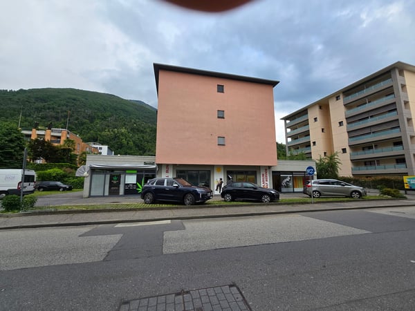 Centro Varenna Locarno: 270 m2 negozio e/o uffici - Ladenlokal u/o Büros + 11 posteggi/Parkplätze 6