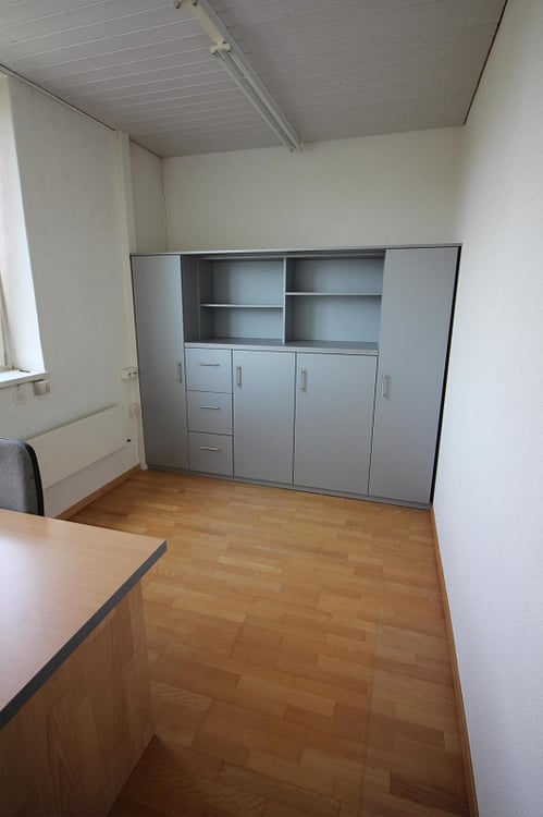 Freistehende Gewerbeliegenschaft im Industriegebiet und Baurecht 12