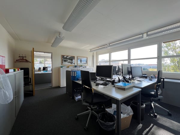 4’340 m2 in Brüttisellen - Industrieobjekt mit Warenlift und direkter Anlieferung 12