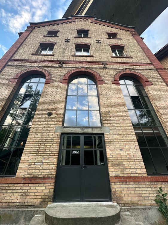 Grosszügige Büro- und Atelierräume im historischen Altbau am Uferweg direkt an der Aare 1