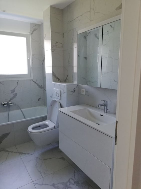 Appartement moderne de 1.5 pièces avec balcon et terrasse à Sion 1