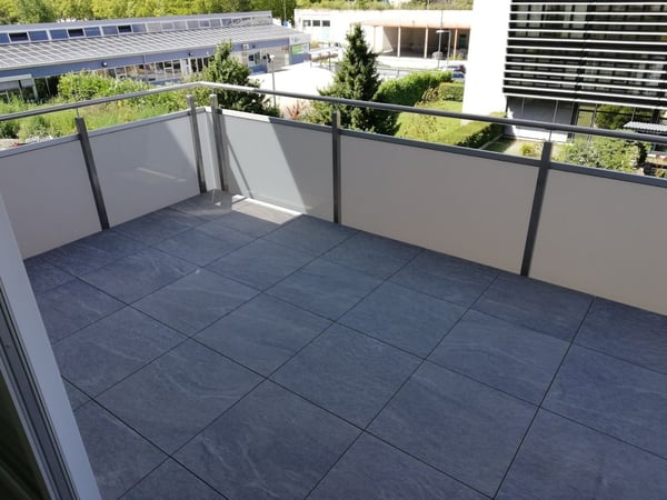 Appartement moderne de 1.5 pièces avec balcon et terrasse à Sion 2