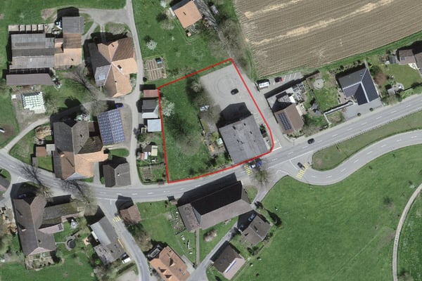 Mit oder ohni Löie - äs Grundstück mit riesigem Potenzial im Härze vom Ämmitau 2