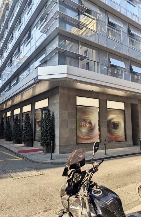 A louer: Genève Mont-Blanc - Superbe Arcade d'angle, 7 vitrines, 2 entrées clients 5