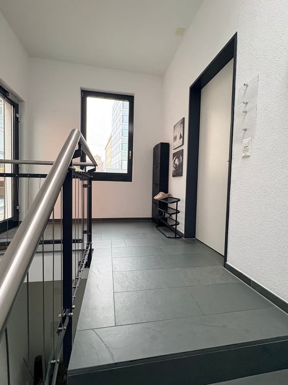 Charmante 2.5-Zimmer-Loft-Wohnung mit Balkon und Seeblick in Rorschach 2