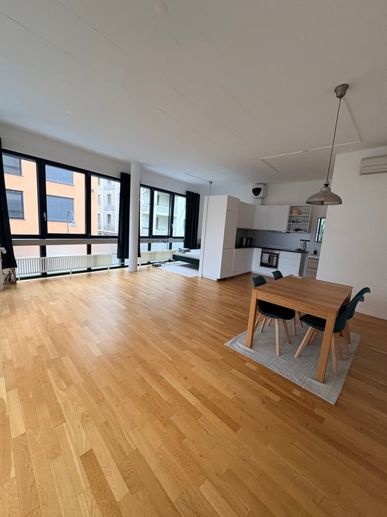 Charmante 2.5-Zimmer-Loft-Wohnung mit Balkon und Seeblick in Rorschach 3
