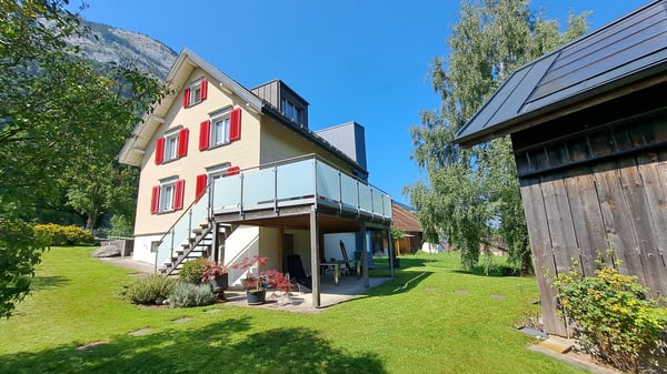 Gepflegtes Einfamilienhaus mit grossem Schopf und Photovoltaikanlage in Sennwald 1