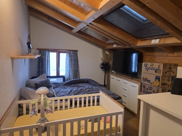 schöne + gepflegte 1.5 Zimmer Dachwohnung in 3-Fam.-Haus 7