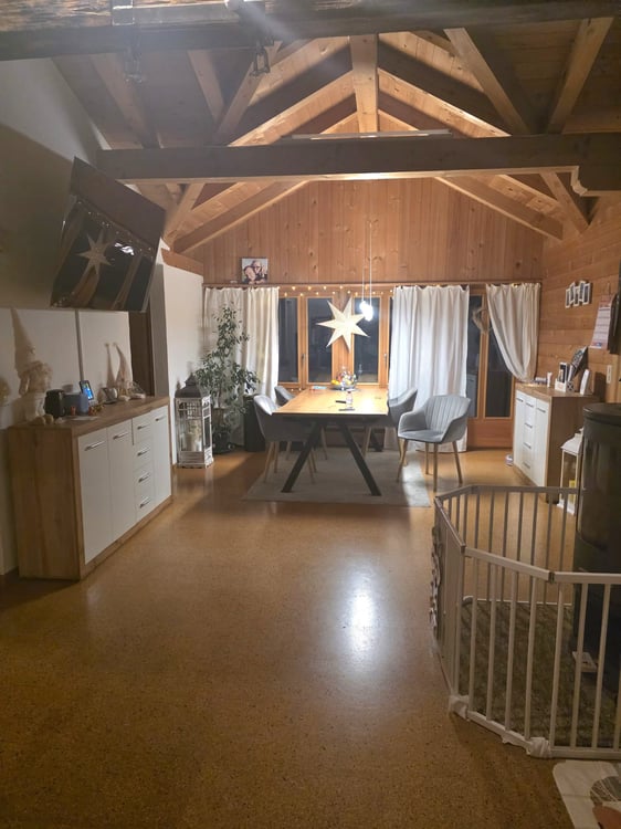 schöne + gepflegte 1.5 Zimmer Dachwohnung in 3-Fam.-Haus 1