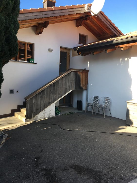 schöne + gepflegte 1.5 Zimmer Dachwohnung in 3-Fam.-Haus 12