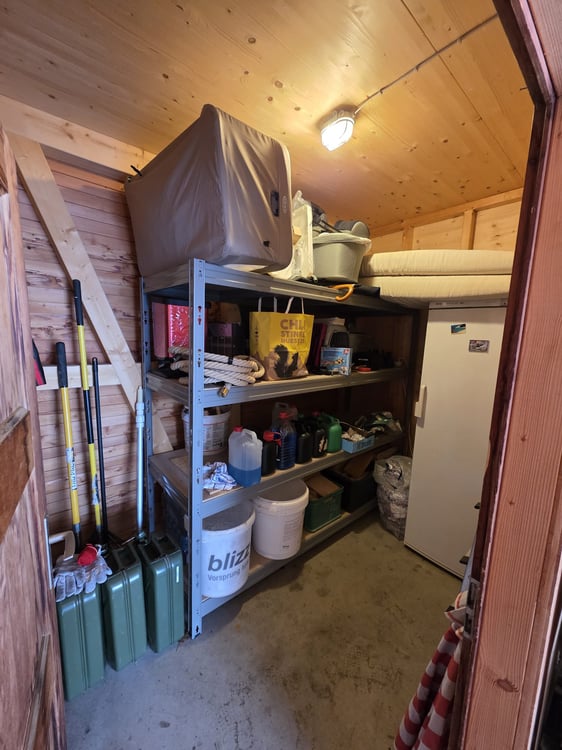 schöne + gepflegte 1.5 Zimmer Dachwohnung in 3-Fam.-Haus 15