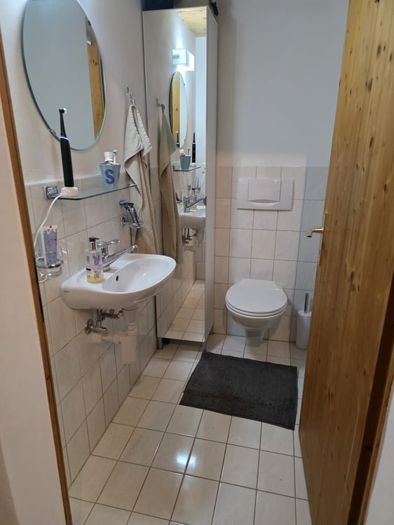 schöne + gepflegte 1.5 Zimmer Dachwohnung in 3-Fam.-Haus 5