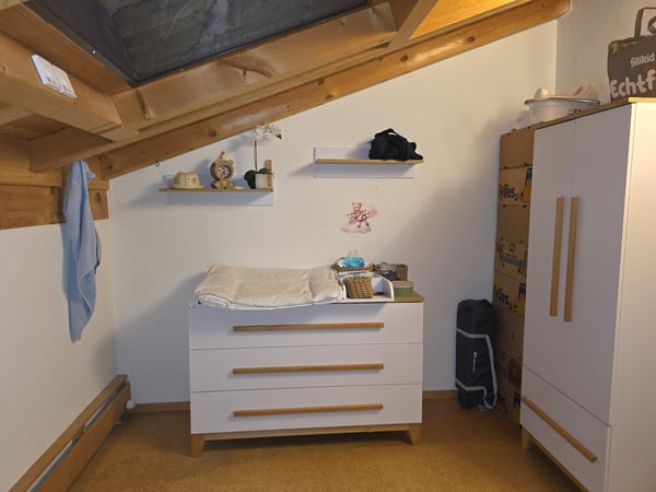 schöne + gepflegte 1.5 Zimmer Dachwohnung in 3-Fam.-Haus 8